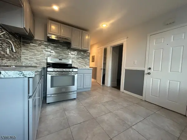 Newark City, NJ 07108,182 Seymour Ave Second FL #2