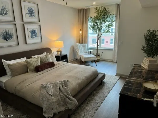 Livingston Twp., NJ 07039,100 Eisenhower Pkway #358