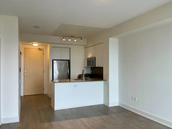 Toronto C10, ON M4P 0B9,30 Roehampton AVE #2304