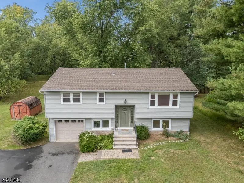 4 Furman Ln, Raritan Twp., NJ 08822