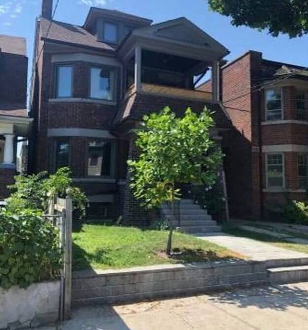 486 Clinton ST #6, Toronto C02, ON M6G 2Z4