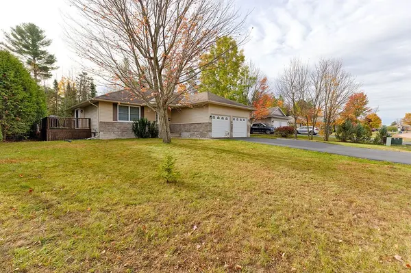 Petawawa, ON K8H 0A9,206 Oriole CRES