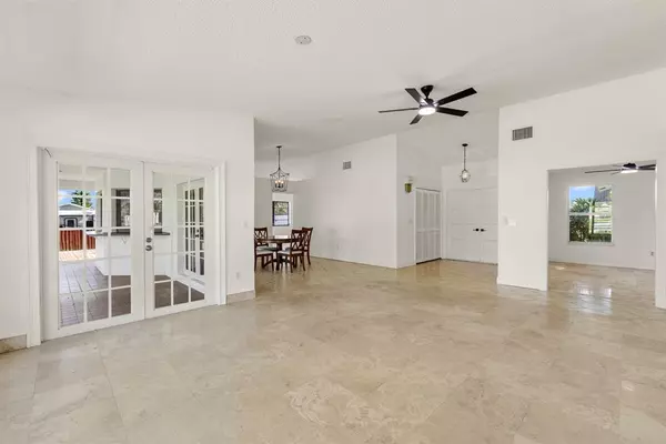 West Palm Beach, FL 33411,825 Whippoorwill Trl