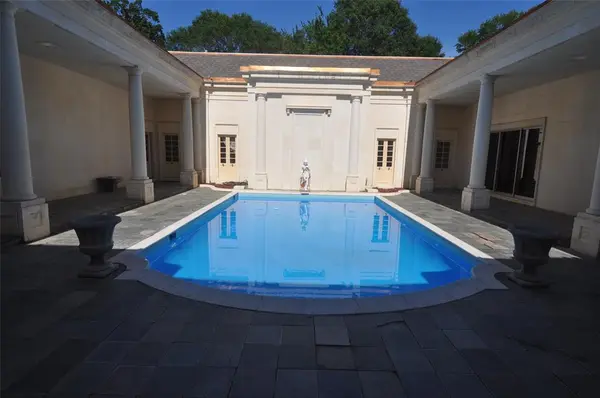 Atlanta, TX 75551,802 N Louise Street