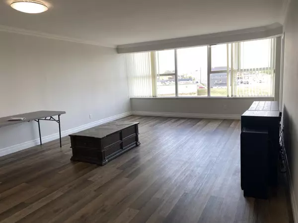 St. Catharines, ON L2R 7M8,7 Gale CRES #402