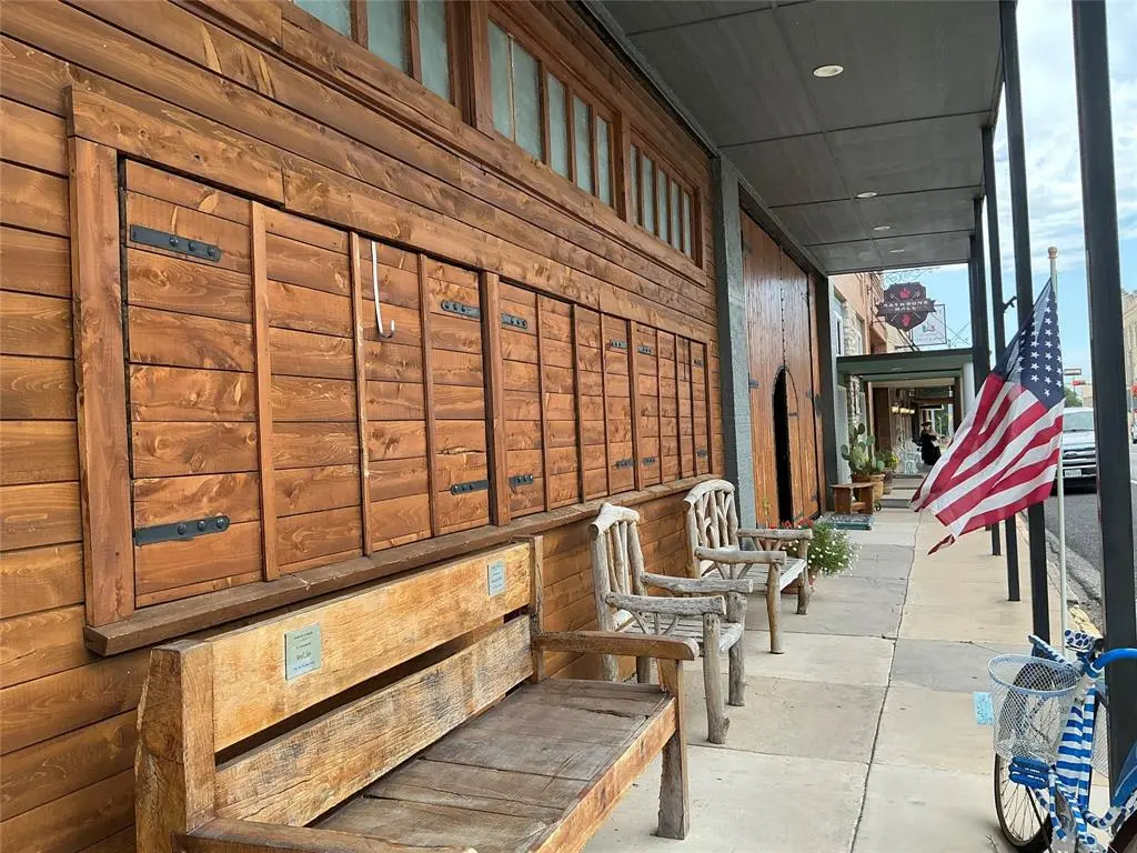 120/124 N Austin Street, Comanche, TX 76442