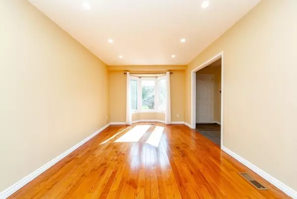 Whitby, ON L1N 8E1,16 Long DR #Main