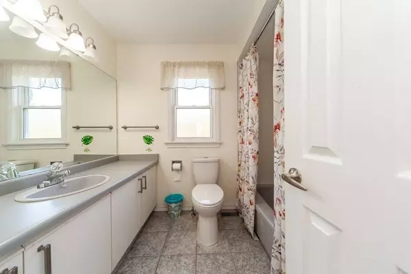 Whitby, ON L1N 8E1,16 Long DR #Main