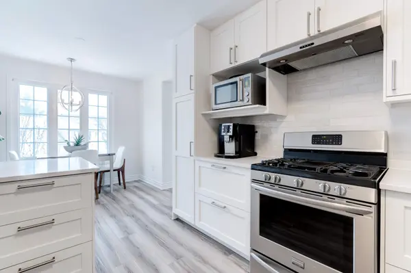 Burlington, ON L7M 3Z3,2110 Cleaver AVE #213