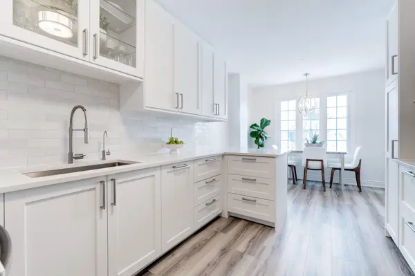 Burlington, ON L7M 3Z3,2110 Cleaver AVE #213