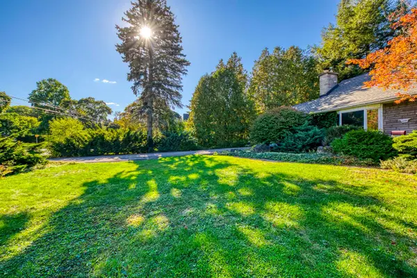 Burlington, ON L7L 1B3,4447 Lakeshore RD