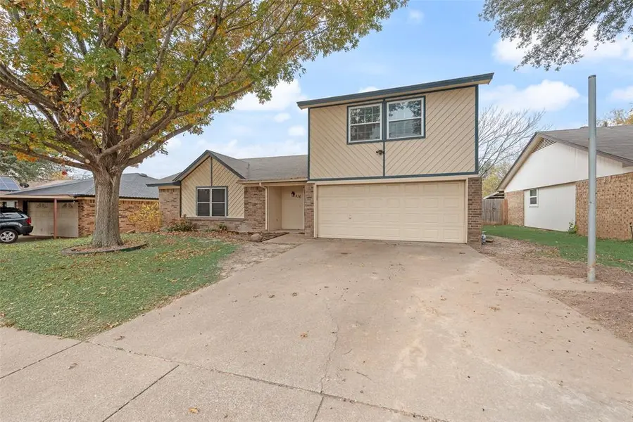 516 Roberts Drive, Saginaw, TX 76179