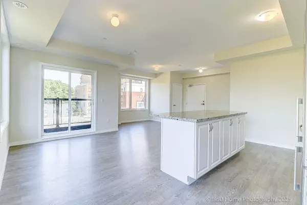 Aurora, ON L4G 3G5,200 Alex Gardner CIR #28