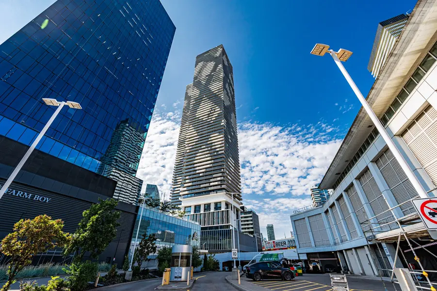 138 Downes ST #6811, Toronto C08, ON M5E 0E4