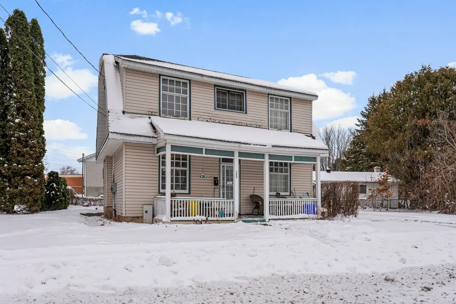 702 FRONT ST, Pembroke, ON K8A 6J5