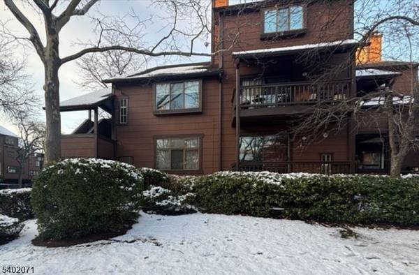 224 Sandcastle Ky, Secaucus Town, NJ 07094