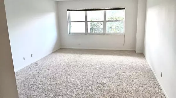 Lauderdale By The Sea, FL 33308,5100 N Ocean Blvd #515