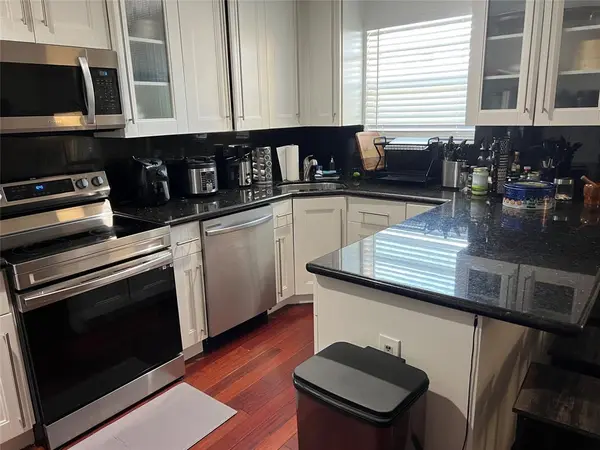 North Miami, FL 33181,1975 NE 135th St #3R