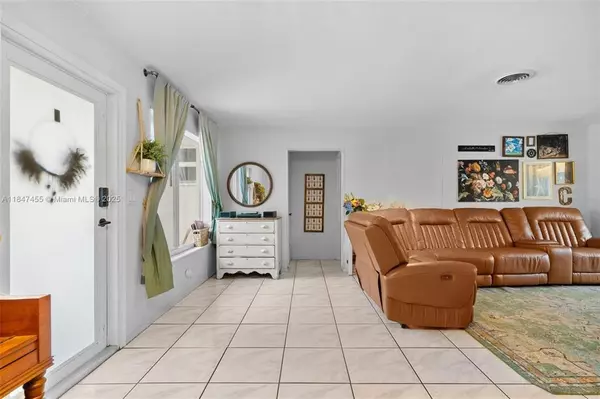 Hollywood, FL 33024,6351 Moseley St