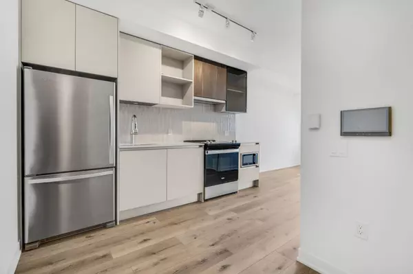 Oakville, ON L6M 5R8,395 Dundas ST W #628