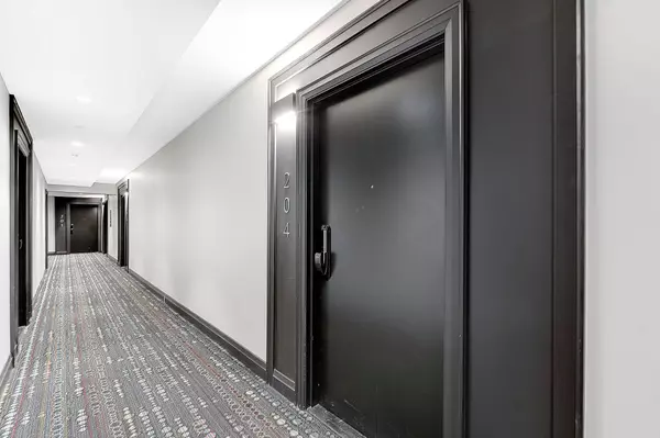 Milton, ON L9E 1Z2,460 Gordon Krantz AVE #204