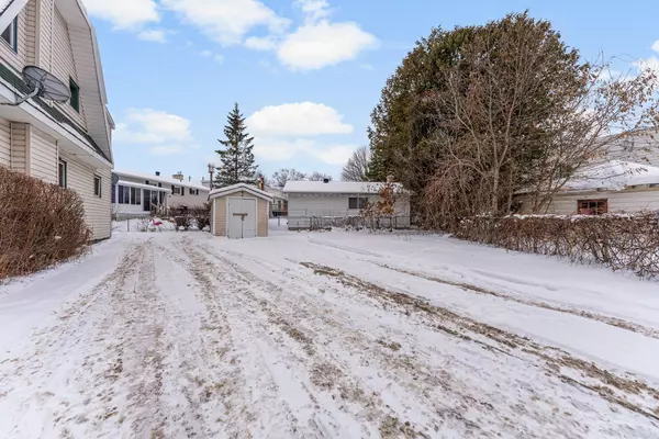 Pembroke, ON K8A 6J5,702 FRONT ST