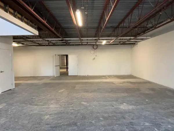 Calgary, AB R2E 6M2,1219 38 AVE NE