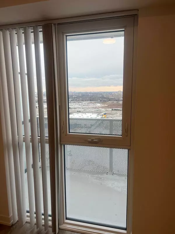 Vaughan, ON L4K 5Z7,195 Commerce ST #3305