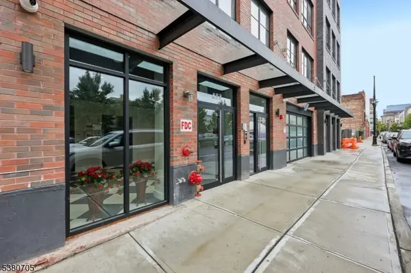 Newark City, NJ 07102,289 Halsey St #200