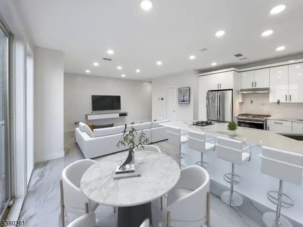 Jersey City, NJ 07305,285 Lembeck Ave #L