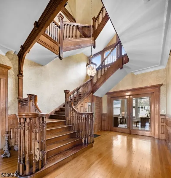 Montclair Twp., NJ 07042,74 S Mountain Ave