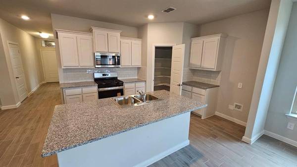 Denton, TX 76259,720 AMBER FIELDS Drive