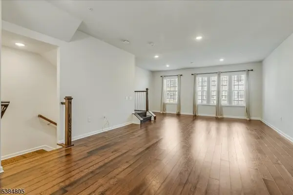 Livingston Twp., NJ 07039,27 Gala Ct #1