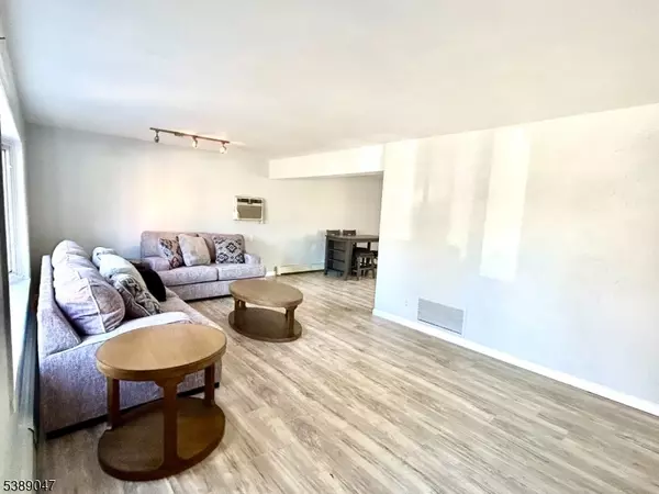 Jersey City, NJ 07305,19 Oakdale Rd