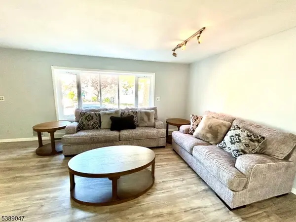 Jersey City, NJ 07305,19 Oakdale Rd