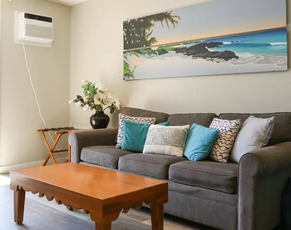 Kailua-kona, HI 96740,75-5776 KUAKINI HWY #217