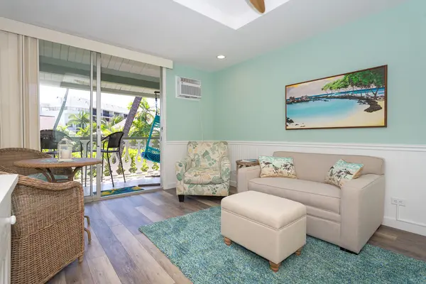 Kailua-kona, HI 96740,75-5776 KUAKINI HWY #317