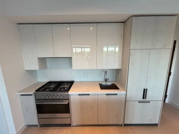 Toronto W08, ON M8X 2S4,160 Kingsway CRES #707