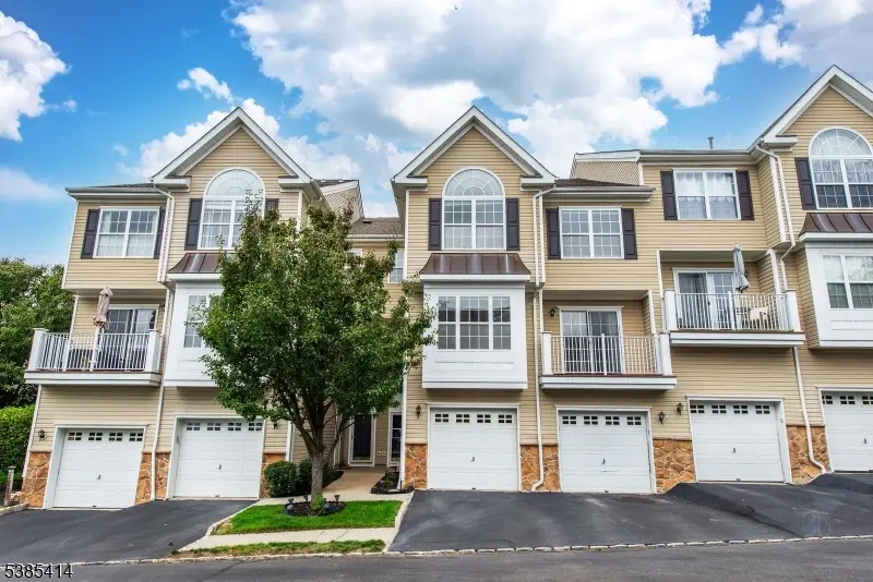 154 Mountainside Dr, Pompton Lakes Boro, NJ 07442