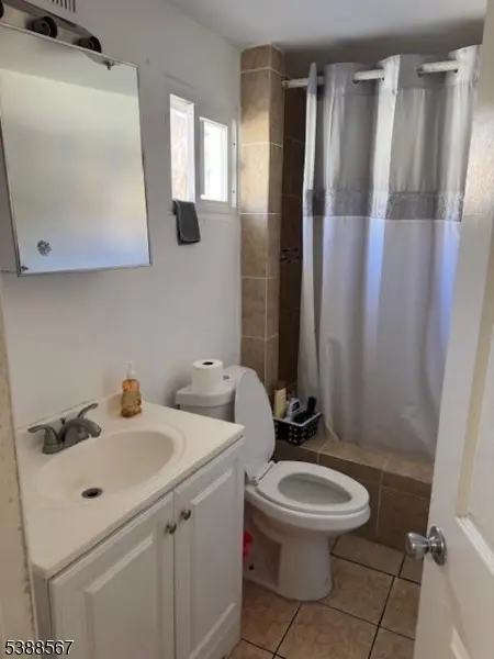 Elizabeth City, NJ 07201,27 Catherine St #2