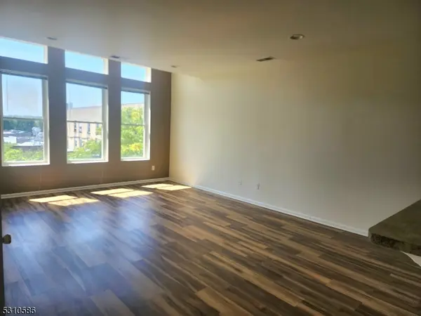 Somerville Boro, NJ 08876,62-64 W Main Street #301