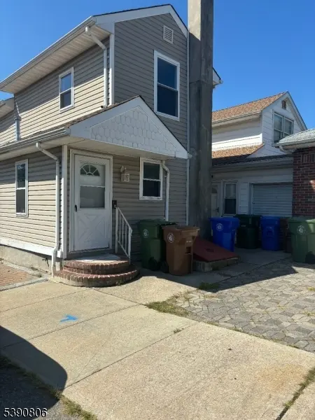 Linden City, NJ 07036,939 Meacham Ave #1