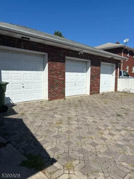 Linden City, NJ 07036,939 Meacham Ave #1