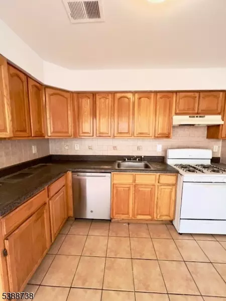 Elizabeth City, NJ 07206,239 Bond St Unit 1 #1