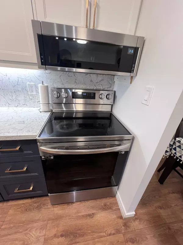 Toronto C11, ON M3C 3A5,5 Shady Golfway N/A #105