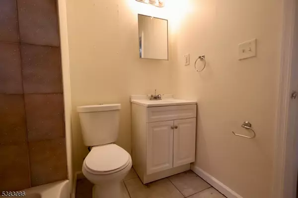 Newark City, NJ 07108,34-36 Hedden Ter #3