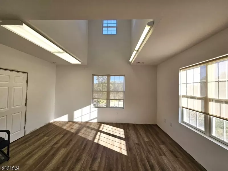 5 Walter E Foran Blvd, Raritan Twp., NJ 08822