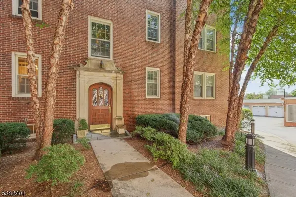 133 Summit Avenue, Unit 40 #40, Summit City, NJ 07901