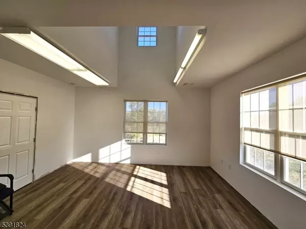 5 Walter E Foran Blvd, Raritan Twp., NJ 08822