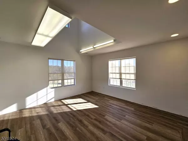 Raritan Twp., NJ 08822,5 Walter E Foran Blvd